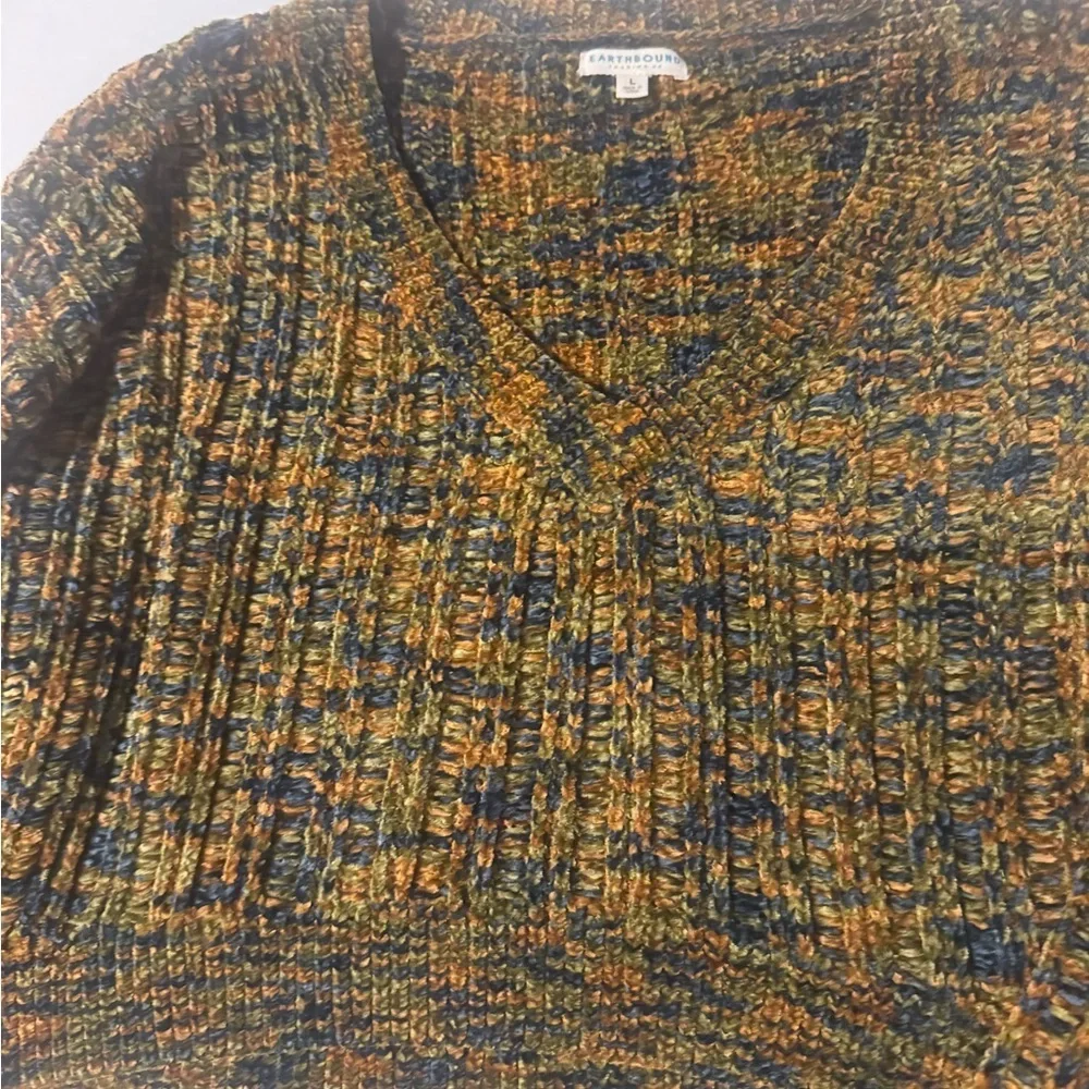 EARTHBOUND Blue and Yellow V-Neck Cropped Sweater
